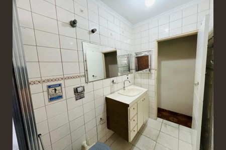 Casa à venda com 300m², 6 quartos e 3 vagas Casa à venda com 300m², 6 quartos e 3 vagasBanheiro 2