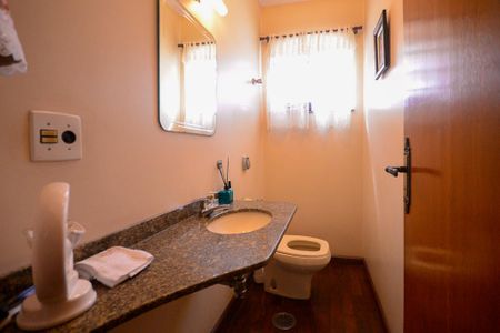 Lavabo de casa para alugar com 3 quartos, 289m² em Bosque da Saúde, São Paulo