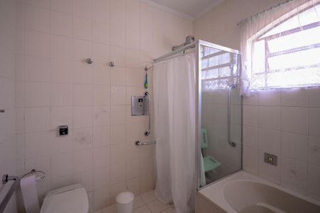 Casa para alugar com 289m², 3 quartos e 6 vagasBanheiro da Suite