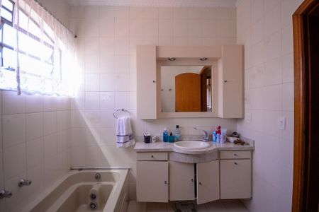 Casa para alugar com 289m², 3 quartos e 6 vagasBanheiro da Suite