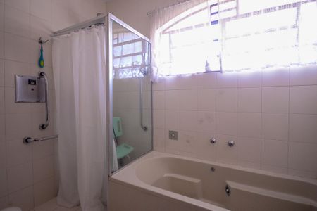 Casa para alugar com 289m², 3 quartos e 6 vagasBanheiro da Suite