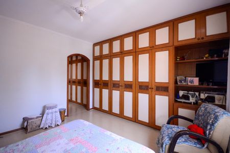 Casa para alugar com 289m², 3 quartos e 6 vagasSuite