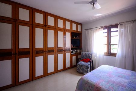 Casa para alugar com 289m², 3 quartos e 6 vagasSuite