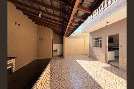 Casa à venda com 183m², 4 quartos e 2 vagasÁrea Externa