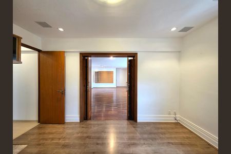 Apartamento à venda com 202m², 4 quartos e 2 vagasEscritório