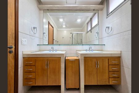 Apartamento à venda com 202m², 4 quartos e 2 vagasBanheiro Social