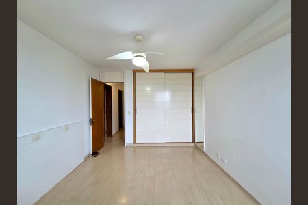 Apartamento à venda com 202m², 4 quartos e 2 vagasQuarto 2