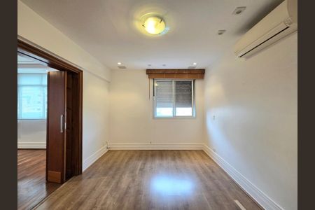 Apartamento à venda com 202m², 4 quartos e 2 vagasEscritório