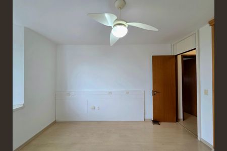 Apartamento à venda com 202m², 4 quartos e 2 vagasQuarto 2