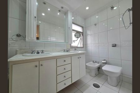 Apartamento à venda com 202m², 4 quartos e 2 vagasBanheiro da Suíte