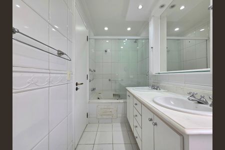 Apartamento à venda com 202m², 4 quartos e 2 vagasBanheiro da Suíte