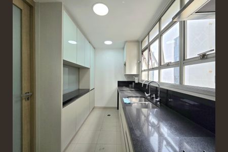 Apartamento à venda com 202m², 4 quartos e 2 vagasCozinha