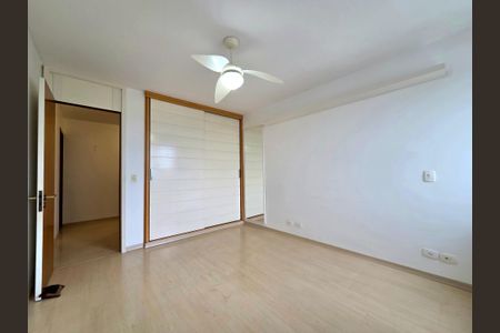 Apartamento à venda com 202m², 4 quartos e 2 vagasQuarto 2