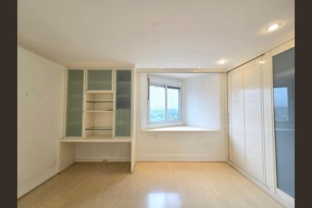 Apartamento à venda com 202m², 4 quartos e 2 vagasSuíte