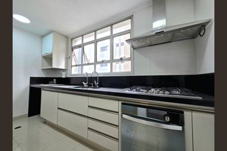 Apartamento à venda com 202m², 4 quartos e 2 vagasCozinha
