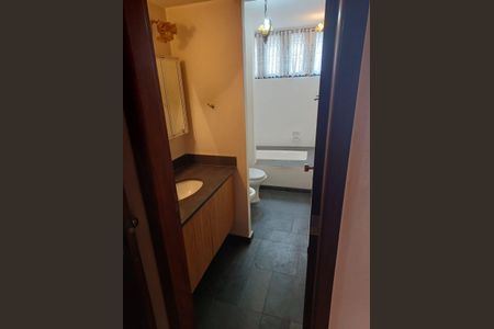 Apartamento à venda com 176m², 4 quartos e 2 vagas Apartamento à venda com 176m², 4 quartos e 2 vagasBanheiro 1