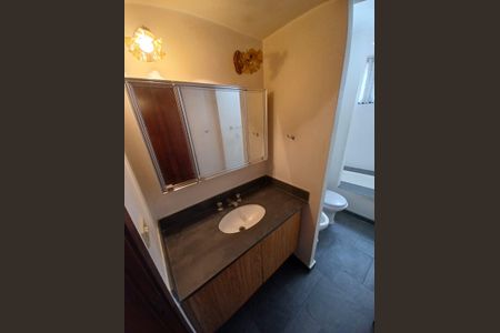 Apartamento à venda com 176m², 4 quartos e 2 vagas Apartamento à venda com 176m², 4 quartos e 2 vagasBanheiro 1