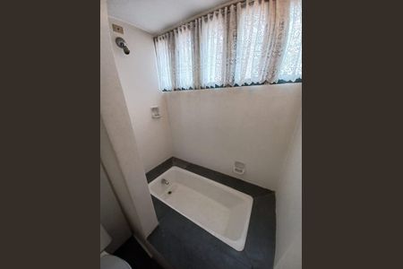 Apartamento à venda com 176m², 4 quartos e 2 vagas Apartamento à venda com 176m², 4 quartos e 2 vagasBanheiro 1