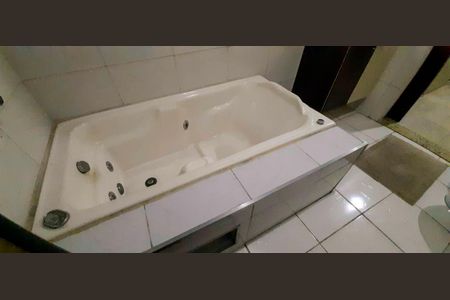 Casa para alugar com 290m², 5 quartos e 3 vagas Casa para alugar com 290m², 5 quartos e 3 vagasBanheiro da Suíte Master