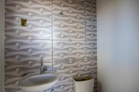 Casa à venda com 93m², 2 quartos e 2 vagas Casa à venda com 93m², 2 quartos e 2 vagasBanheiro de Serviço