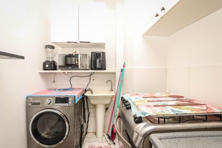 Apartamento à venda com 34m², 2 quartos e sem vaga Apartamento à venda com 34m², 2 quartos e sem vagaCozinha e Área de Serviço