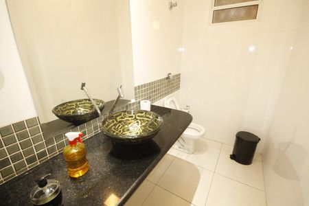 Casa à venda com 248m², 5 quartos e 4 vagasBanheiro 2