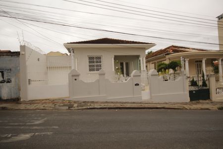 Casa à venda com 248m², 5 quartos e 4 vagasFachada
