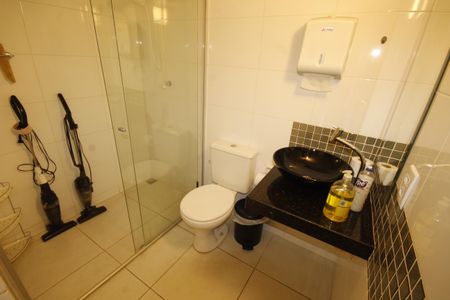 Casa à venda com 248m², 5 quartos e 4 vagasBanheiro 1