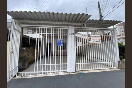 Casa para alugar com 162m², 3 quartos e 4 vagas Casa para alugar com 162m², 3 quartos e 4 vagasFachada