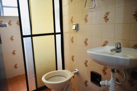 Casa para alugar com 162m², 3 quartos e 4 vagas Casa para alugar com 162m², 3 quartos e 4 vagasBanheiro da Suíte 1