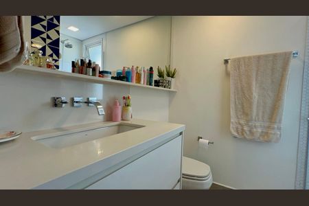 Apartamento à venda com 80m², 2 quartos e 2 vagasBanheiro da Suíte