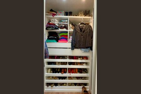 Apartamento à venda com 80m², 2 quartos e 2 vagasCloset da suíte