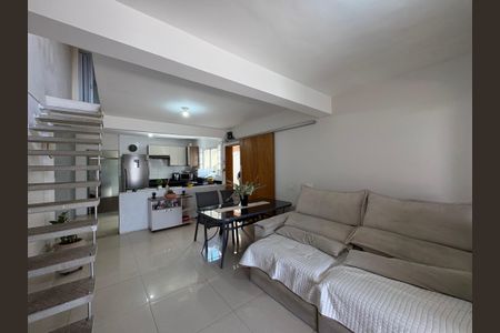 Casa à venda com 112m², 2 quartos e 2 vagas Casa à venda com 112m², 2 quartos e 2 vagasSala