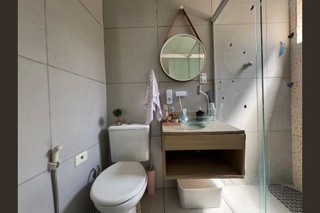 Casa à venda com 112m², 2 quartos e 2 vagas Casa à venda com 112m², 2 quartos e 2 vagasBanheiro da suíte 1