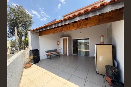 Casa à venda com 112m², 2 quartos e 2 vagas Casa à venda com 112m², 2 quartos e 2 vagasVaranda