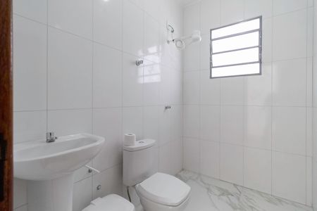 Casa para alugar com 120m², 2 quartos e sem vaga Casa para alugar com 120m², 2 quartos e sem vagaBanheiro social