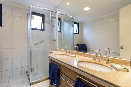 Apartamento à venda com 194m², 3 quartos e 3 vagasBanheiro Suíte 1