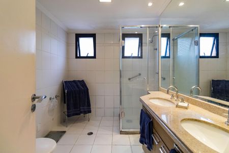 Apartamento à venda com 194m², 3 quartos e 3 vagasBanheiro Suíte 1