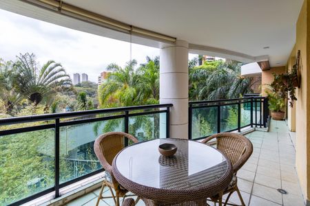 Varanda Sala de apartamento à venda com 3 quartos, 194m² em Vila Suzana, São Paulo
