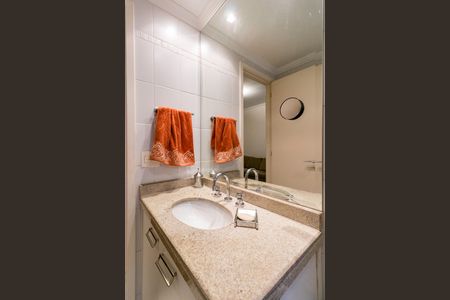 Apartamento à venda com 194m², 3 quartos e 3 vagasBanheiro Suíte 2