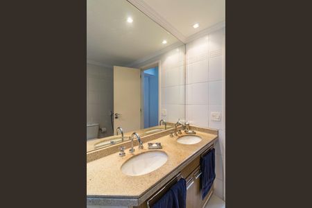 Apartamento à venda com 194m², 3 quartos e 3 vagasBanheiro Suíte 1