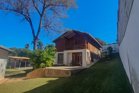 Casa à venda com 287m², 4 quartos e 3 vagas Casa à venda com 287m², 4 quartos e 3 vagasÁrea comum