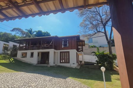 Casa à venda com 287m², 4 quartos e 3 vagas Casa à venda com 287m², 4 quartos e 3 vagasÁrea comum