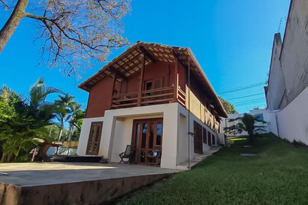 Casa à venda com 287m², 4 quartos e 3 vagas Casa à venda com 287m², 4 quartos e 3 vagasÁrea comum