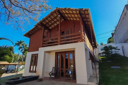 Casa à venda com 287m², 4 quartos e 3 vagas Casa à venda com 287m², 4 quartos e 3 vagasÁrea comum