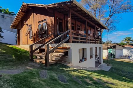 Casa à venda com 287m², 4 quartos e 3 vagas Casa à venda com 287m², 4 quartos e 3 vagasÁrea comum