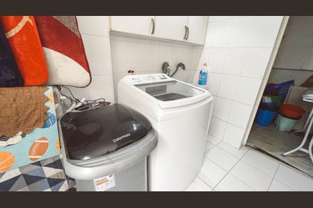 Apartamento à venda com 180m², 3 quartos e 2 vagas Apartamento à venda com 180m², 3 quartos e 2 vagasÁrea de Serviço