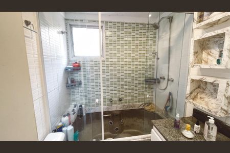 Apartamento à venda com 180m², 3 quartos e 2 vagas Apartamento à venda com 180m², 3 quartos e 2 vagasBanheiro da Suíte