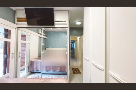 Apartamento à venda com 180m², 3 quartos e 2 vagas Apartamento à venda com 180m², 3 quartos e 2 vagasSuíte