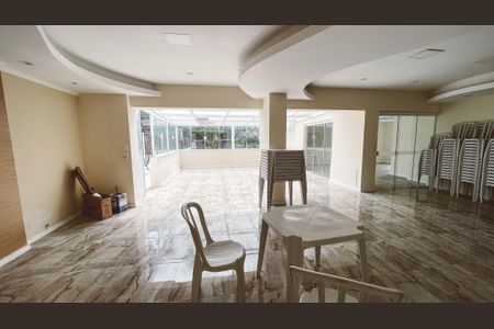 Apartamento à venda com 180m², 3 quartos e 2 vagas Apartamento à venda com 180m², 3 quartos e 2 vagasÁrea comum - Salão de festas